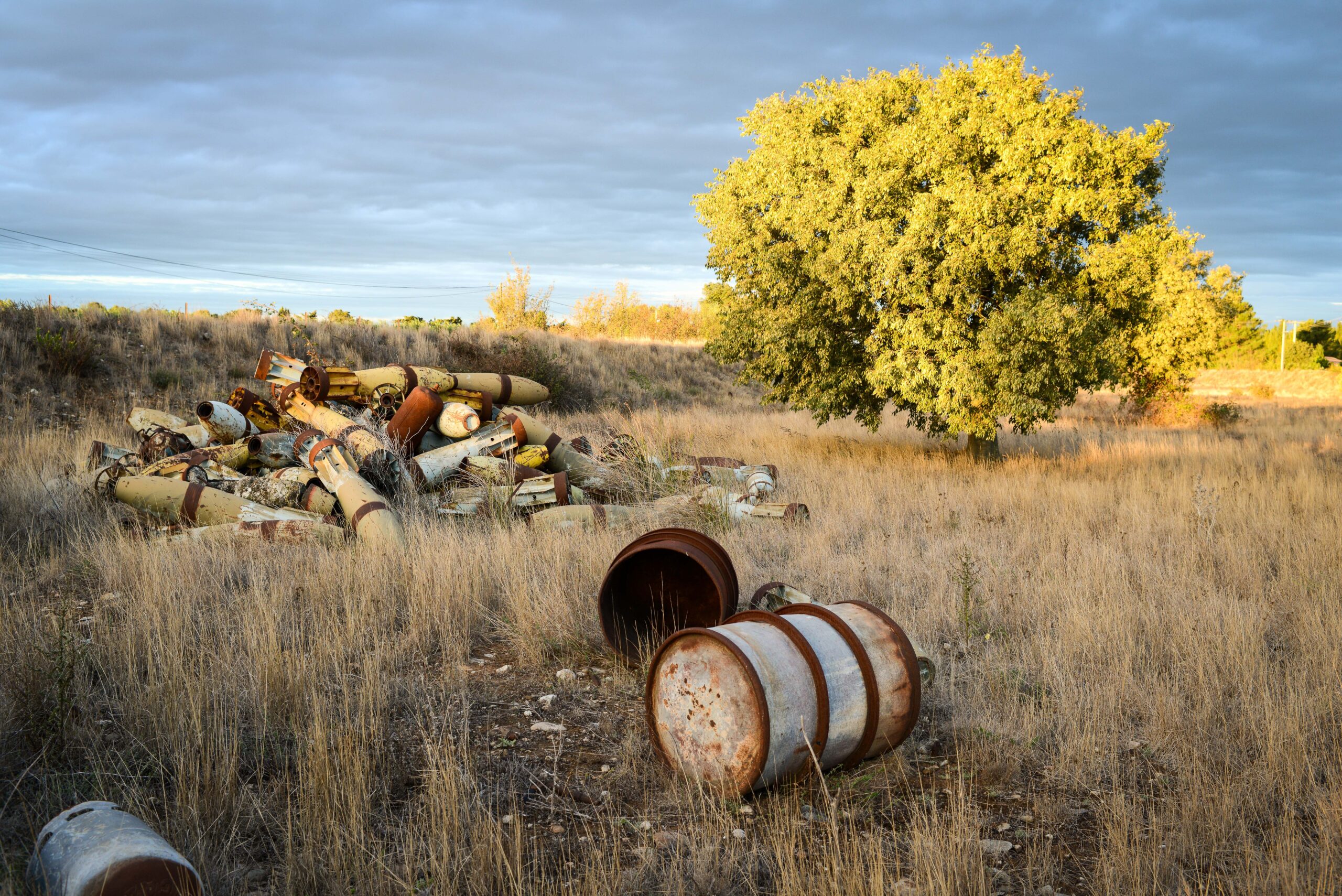 Abandoned ammunition on the SIMT site, 2016, Saint-Martin-de-Crau (13). Olivier Saint-Hilaire